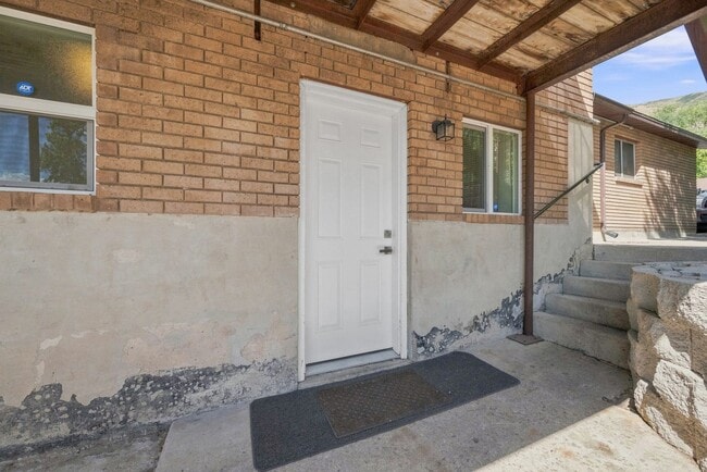 Building Photo - 349 N 800 E