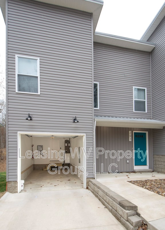 Building Photo - 201 Berry Ln