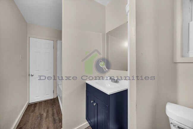 Building Photo - Spacious 4 Bedroom- Whole Home!