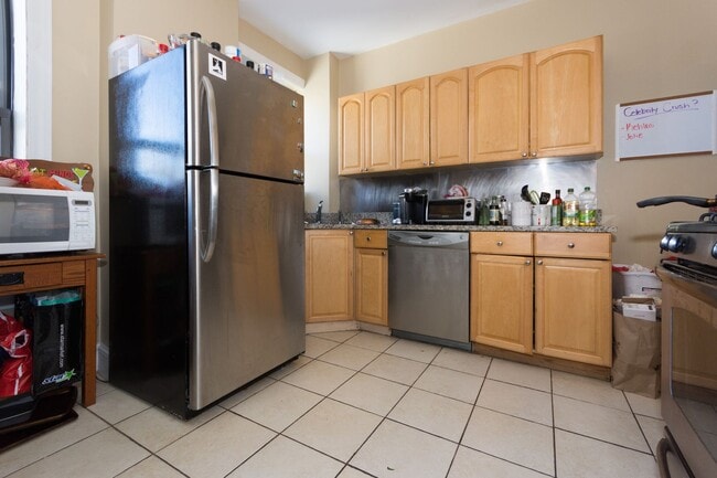 Building Photo - 4-Bedroom Apartment in Allston | 9/1 Move-In | Student Friendly