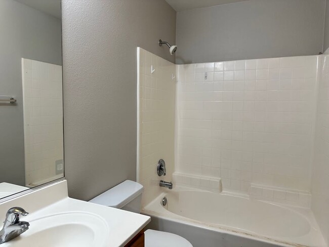 second toilet and bath tub - 1715 Paseo Aurora