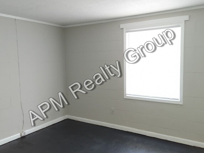 Building Photo - Two bedroom apartment off Harden Street - First Month 50% off