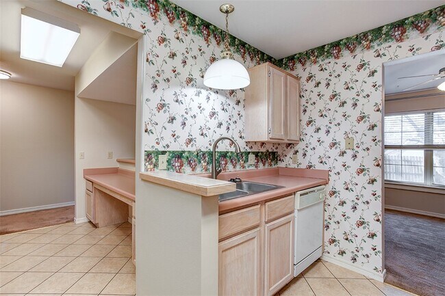 Building Photo - 706 Meghan St