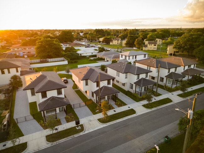 Building Photo - 18020 SW 103rd Ave