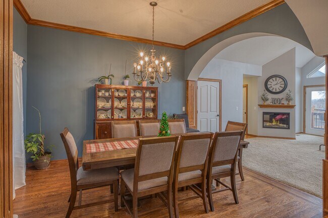 Building Photo - Highly desirable home in Briarbrook