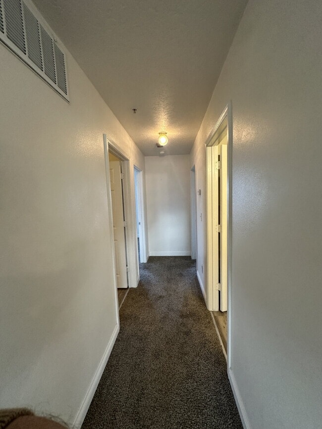 Building Photo - 108 Davis Ave