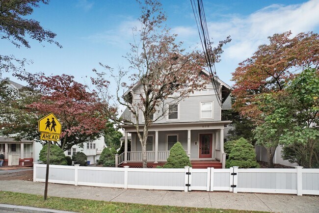 Building Photo - 858 Quinnipiac Ave