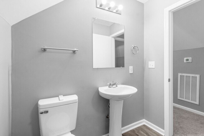 Building Photo - 4 Bedroom Pet Friendly Home For Rent On a Large Corner Lot!