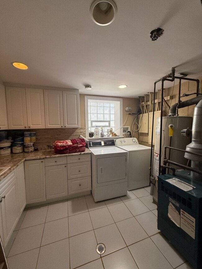 Building Photo - 8604 W Carmen Ave