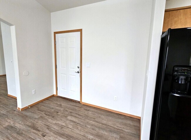 Building Photo - Open, One-Level Living- 4 Bedroom, 2.5 Bath Richland Home with Spacious Backyard