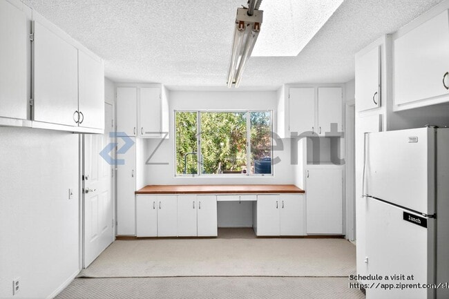 Building Photo - 39124 Channel Dr