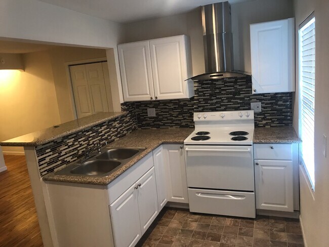 Primary Photo - PERFECT LOWER SOUTH HILL STUDIO CLOSE TO H...