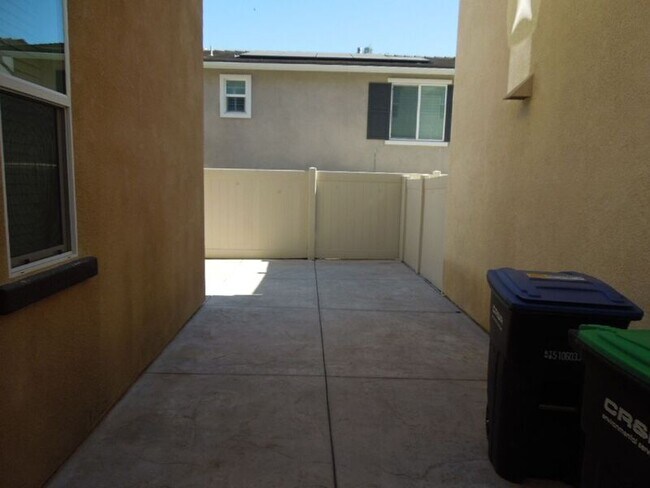 Building Photo - 42640 Indigo Pl
