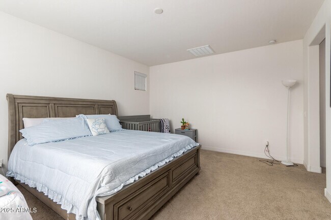 Building Photo - 5747 S Labelle