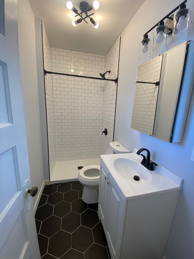 Updated Bathroom - Finishes - 5310-5312 S Dorchester Ave