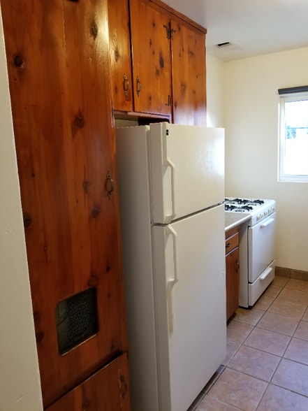 Building Photo - 2370 Walgrove Ave