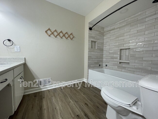 Building Photo - 2005 Landau Dr