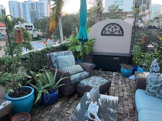 Building Photo - 200 Cocoanut Ave