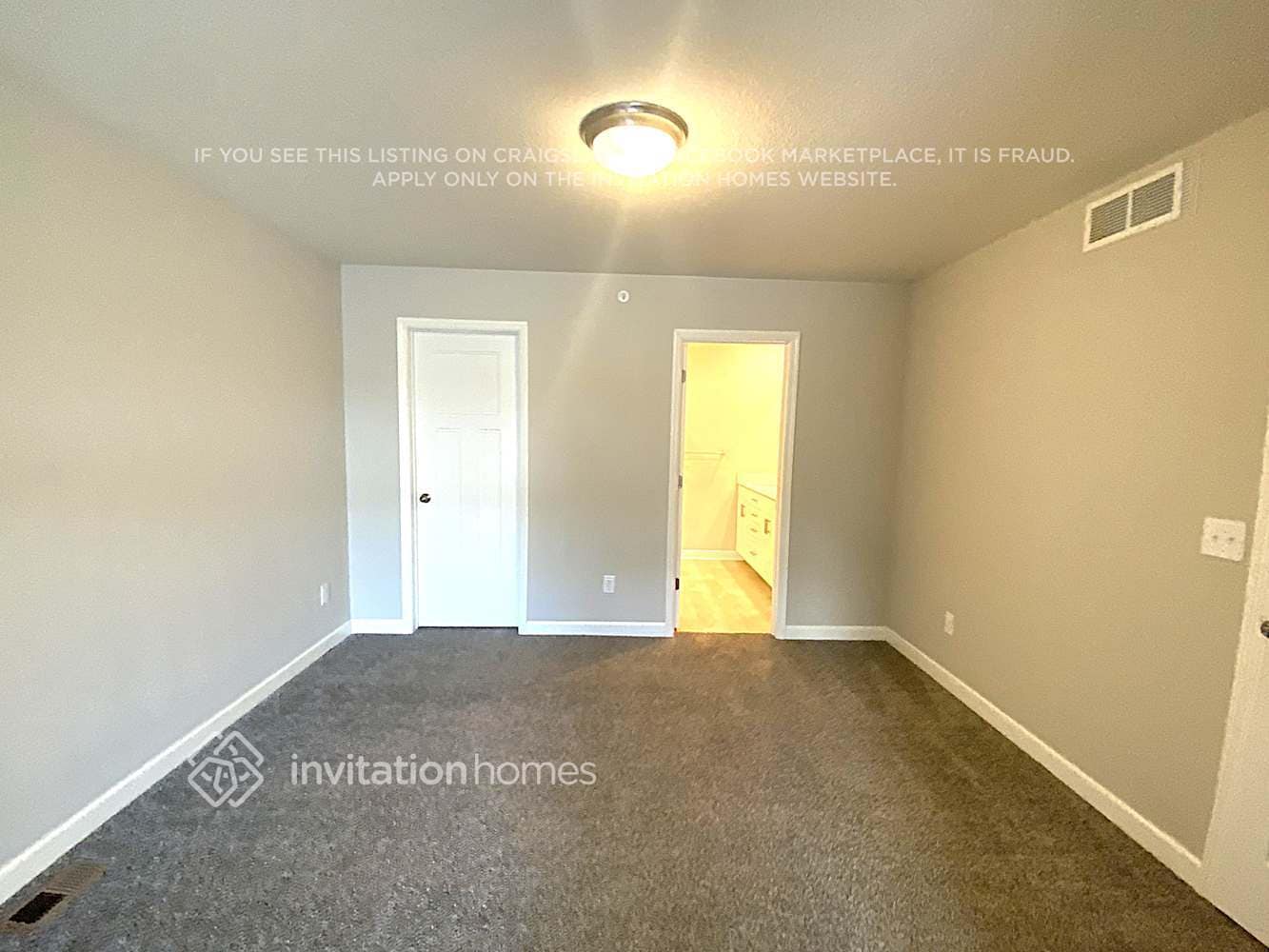 Building Photo - 10902 Everest Pl N