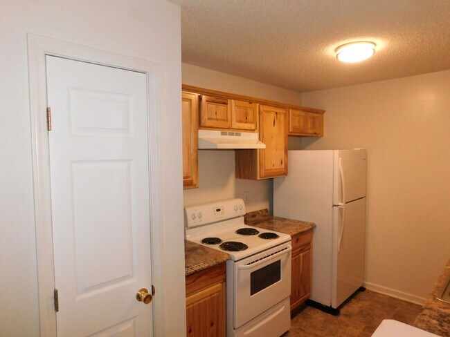 Building Photo - Charming 2-Bedroom, 2-Bath Duplex with Garage