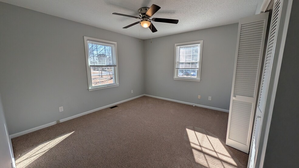 Guest bedroom - 3928 Pine Line Dr