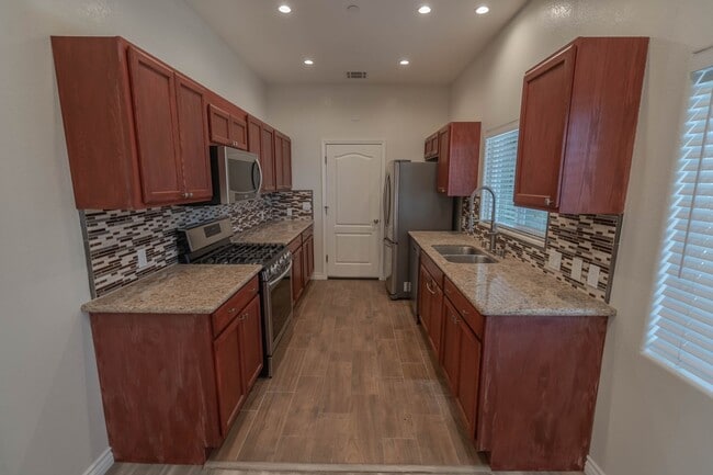 Building Photo - COMING SOON! Single Story 3 Bedroom Home for Rent in Canyon Country!