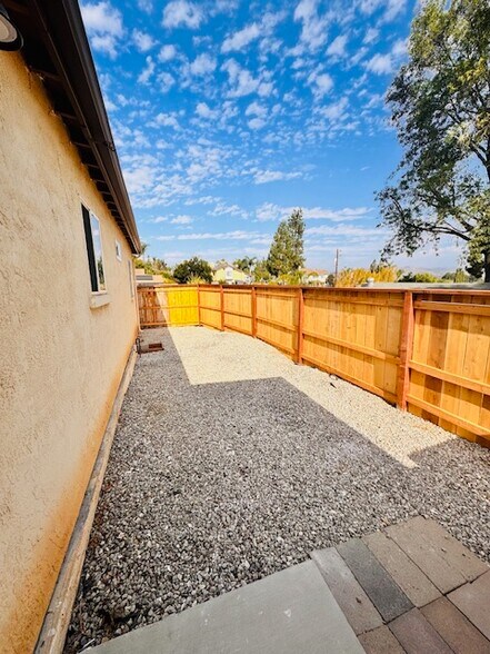 Building Photo - 8592 Atlas View Dr