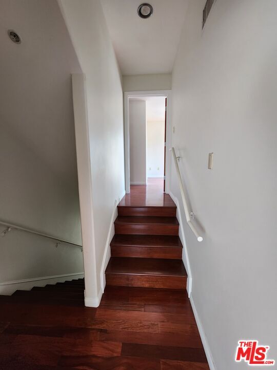 Building Photo - 10389 Almayo Ave