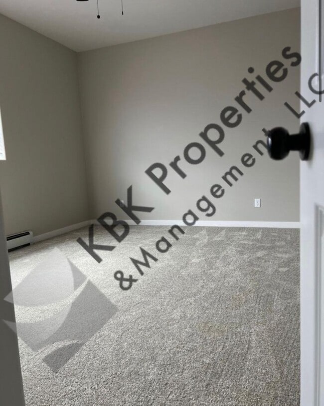 Building Photo - Goyo-910 &amp; 912 Douglas