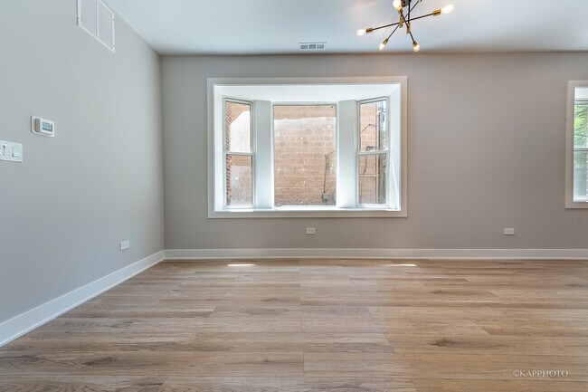 Building Photo - 4152 S Prairie Ave
