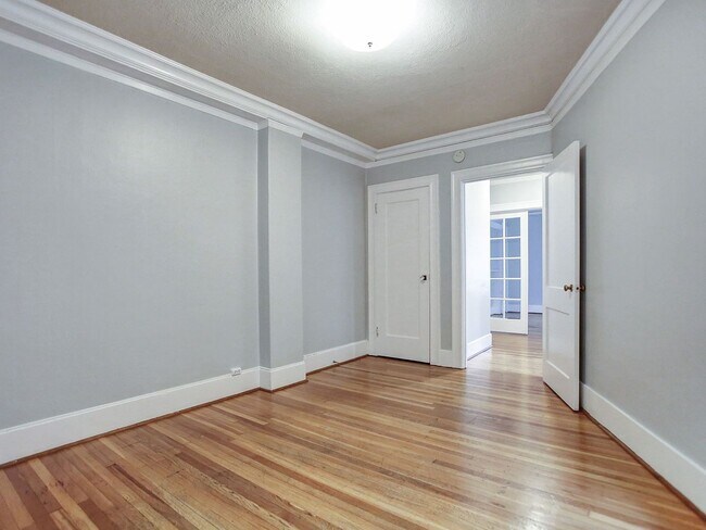 Building Photo - **1/2 OFF 1ST MONTH'S RENT PROMO**Beautifu...