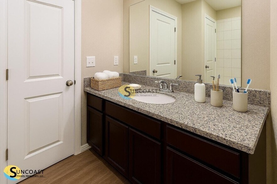 Building Photo - 6461 Sweetbay Ln