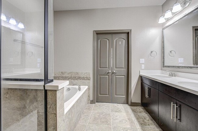 Building Photo - 11825 Terraza Cir