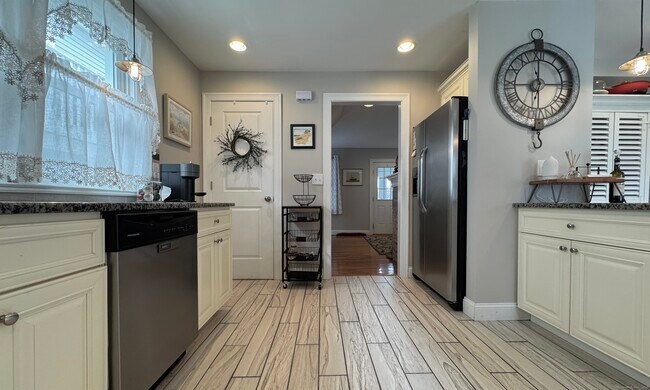 Building Photo - 35 Coolridge Rd