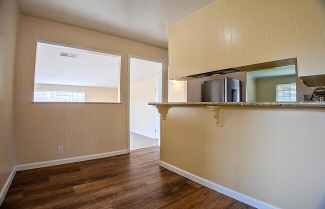 Building Photo - 588 Mulberry Cir