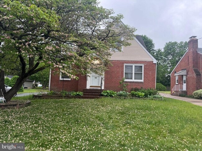 Building Photo - 1747 W McGalliard Ave