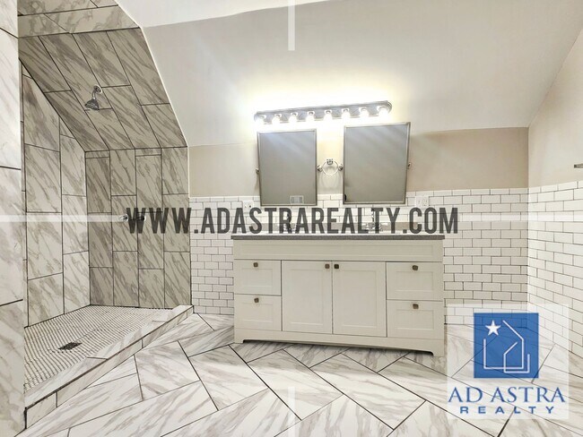 Building Photo - Beautiful 3 Bed 2 Bath Brick Home in KCMO!...