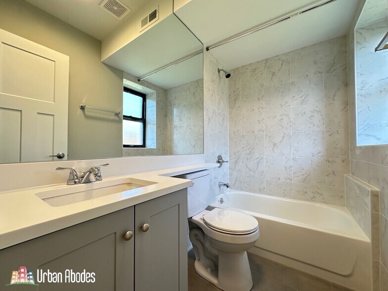 Building Photo - 1133 Oak Ave