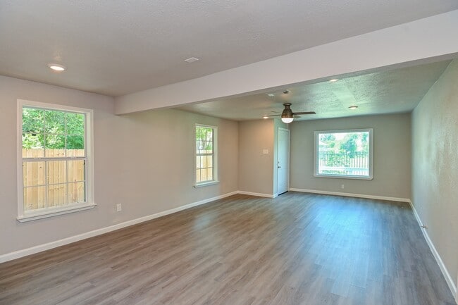 Building Photo - 4714 Nichols St