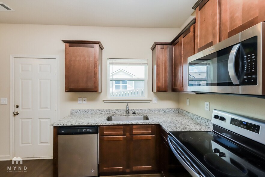 Building Photo - 207 Highwood Ln