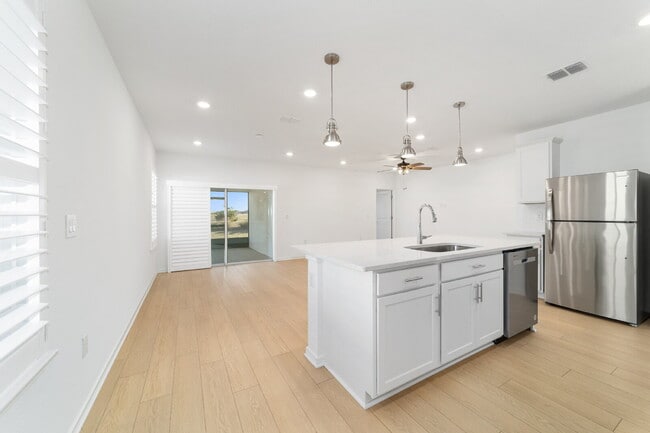 Building Photo - Live the Resort Lifestyle You’ve Been Waiting For in Stone Creek!