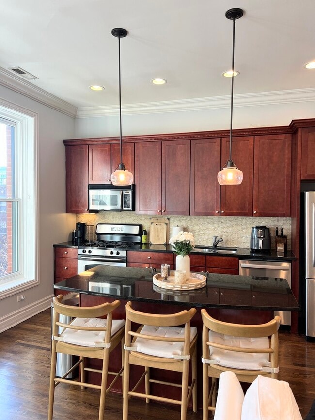 Building Photo - 1704 N Wells St