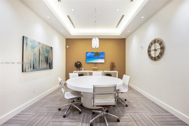 Building Photo - 999 SW 1st Ave