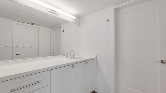 Building Photo - 555 NE 34th St