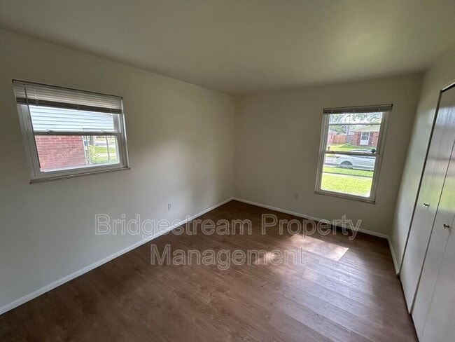 Building Photo - 407 Bramlage Ln