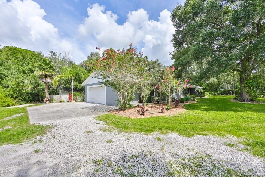 Building Photo - 820 Crenshaw Lake Rd