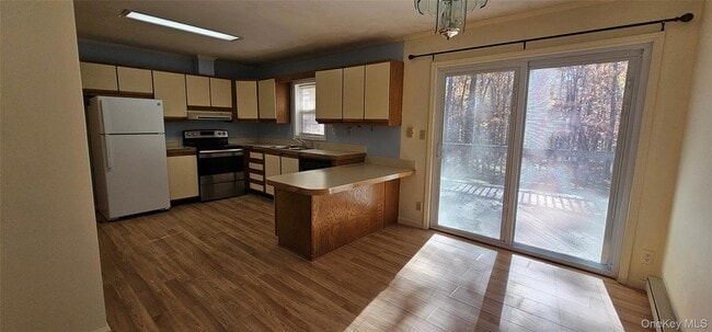 Building Photo - 323 Cushetunk Dr