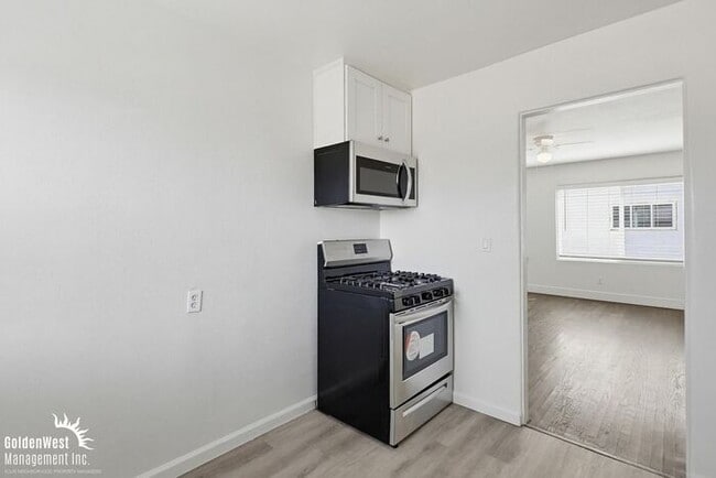 Building Photo - Updated 1Bdm 1Ba Home in San Diego! - MI Special