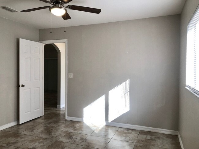 Building Photo - Experience this Large Cape Coral 3 bedroom 2 bath duplex with 1 car garage and screened in lanai.