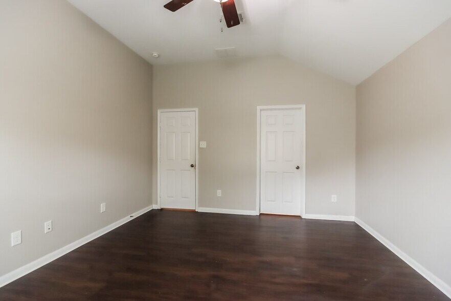 Building Photo - 21519 Kings Bend Dr